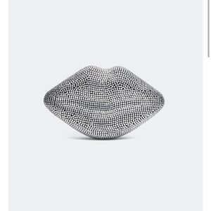 CRYSTAL LIP CLUTCH IN BLACK/CLEAR